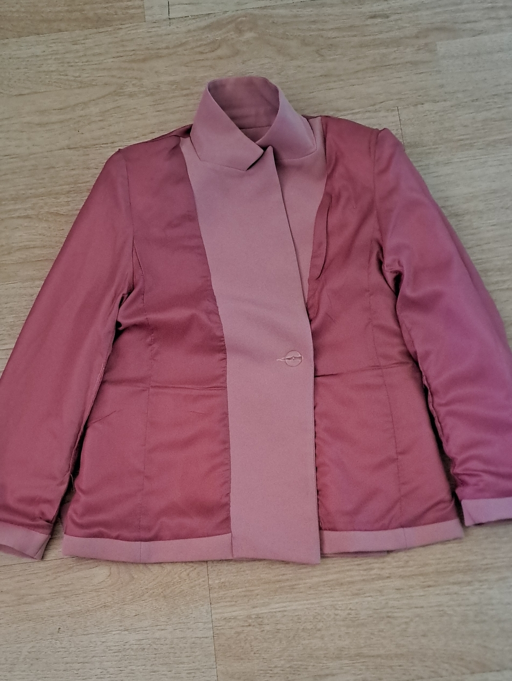 Tailored Pink Double-Breasted Blazer with Decorative Buttons - Picture 10 of 12